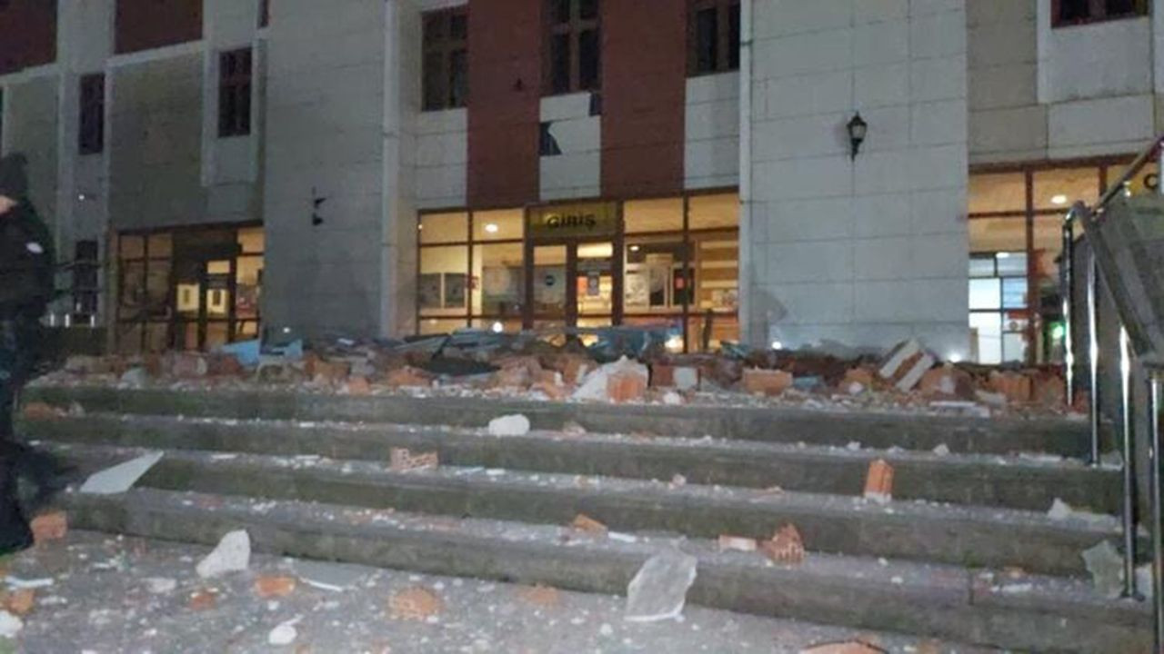 Düzce'de adliye binası yıkıldı! - Resim: 2
