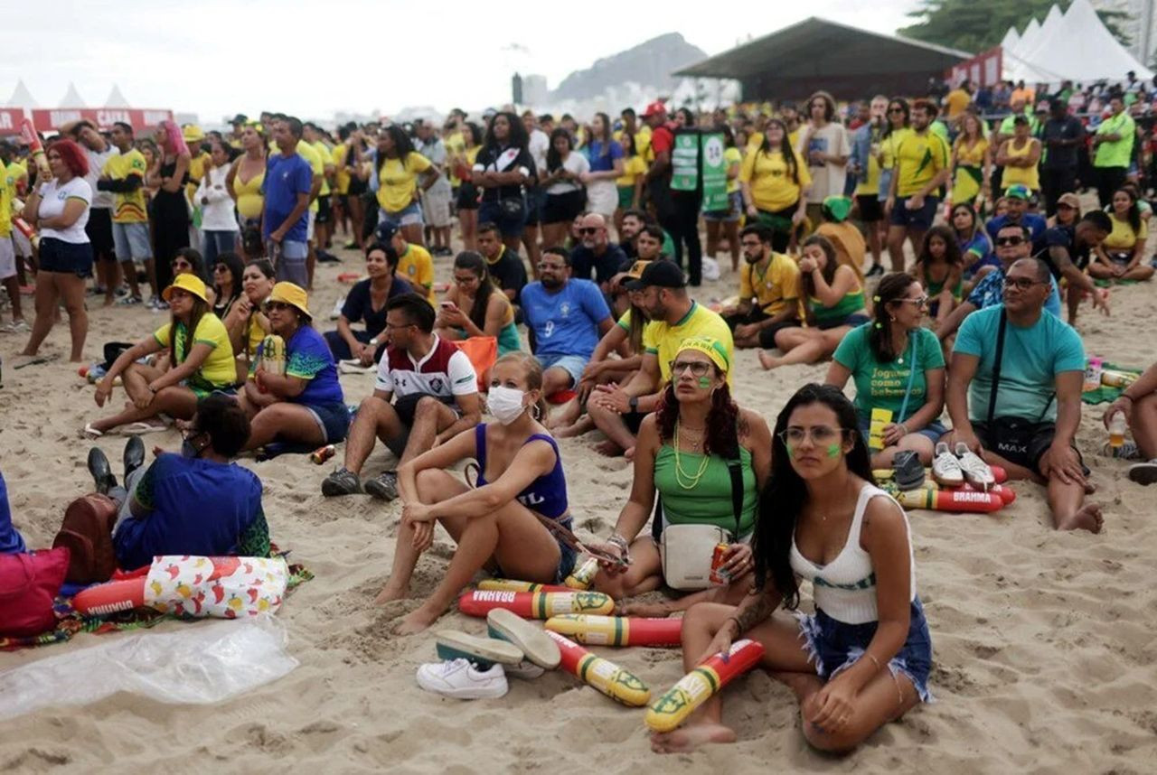 Yasakçı Katar'a inat plajda çılgın Dünya Kupası eğlencesi - Resim: 3