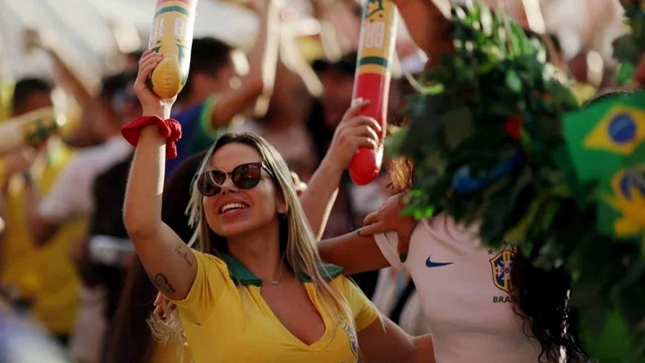 Yasakçı Katar'a inat plajda çılgın Dünya Kupası eğlencesi