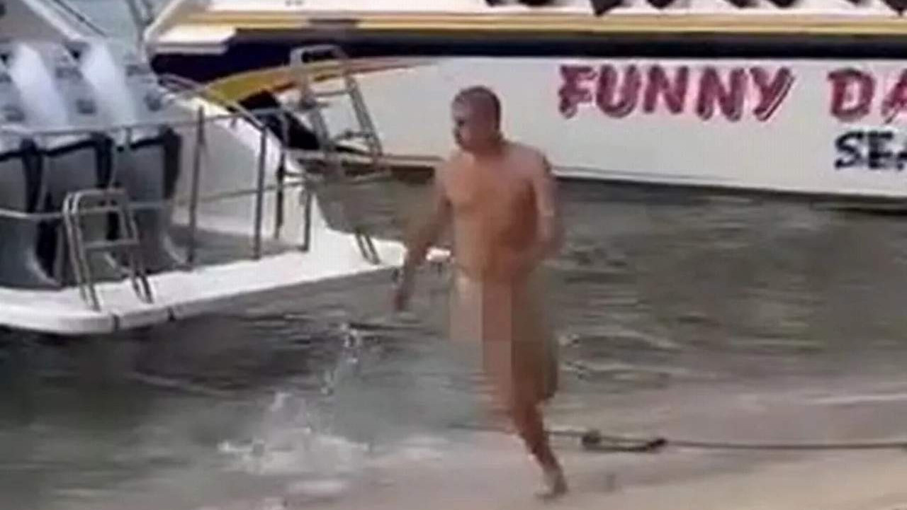 Dünyaca ünlü turizm cennetinde ''çıplak turist'' alarmı