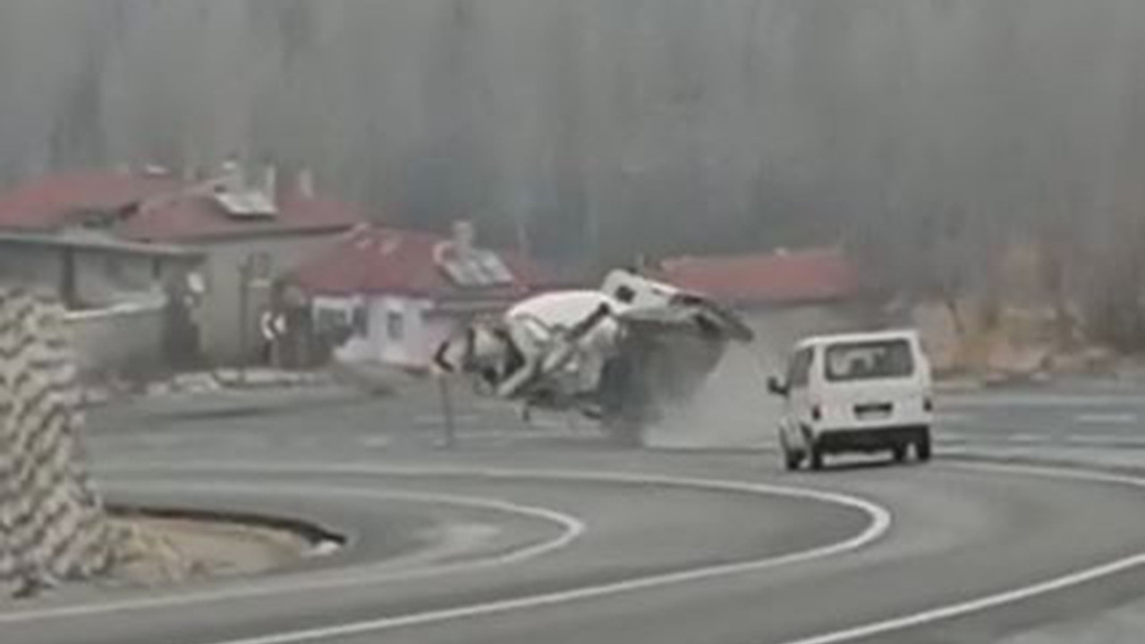 Sürücüsüz beton mikserinin inanılmaz kazası kamerada