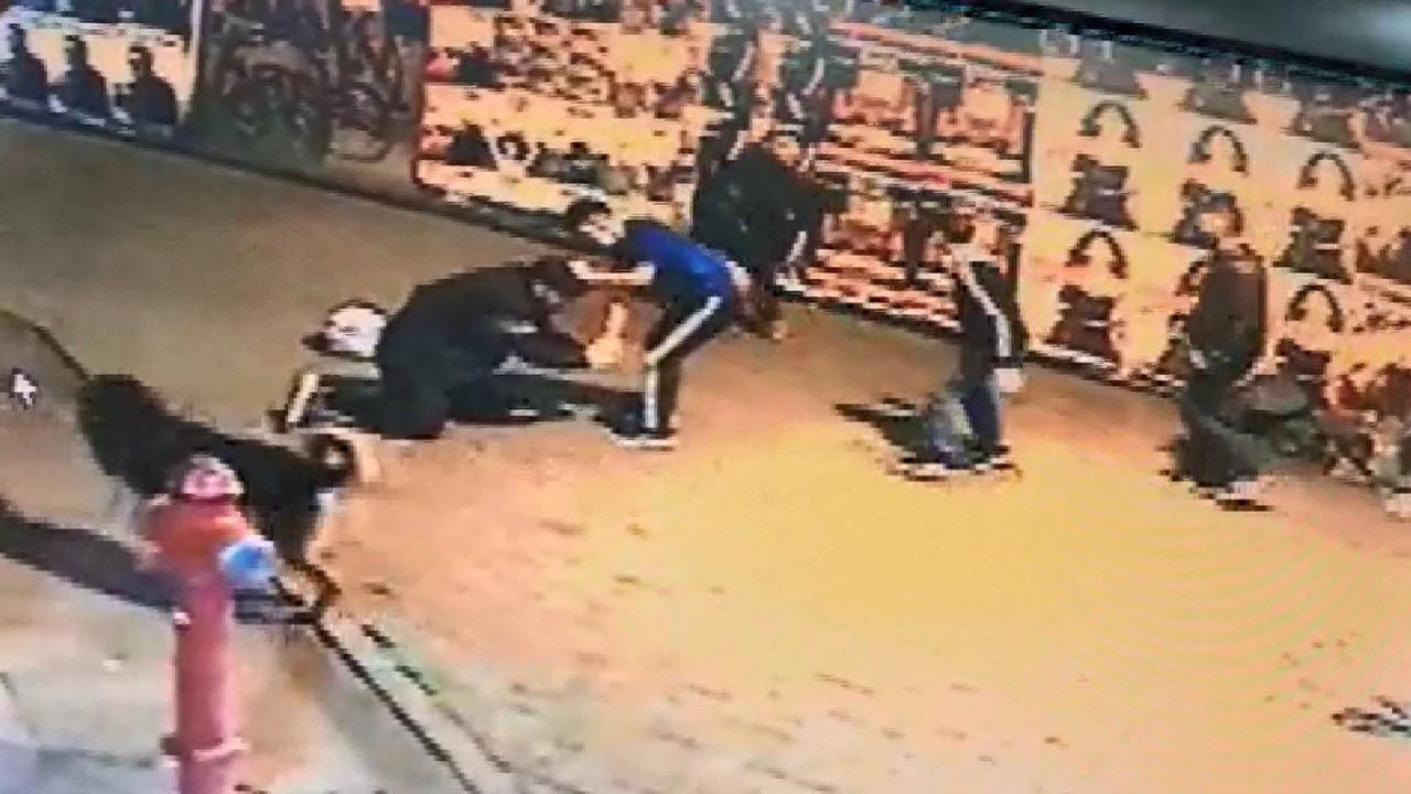 İstanbul'un göbeğinde dehşet! Para istedikleri kişileri dövüp bıçakladılar - Resim: 3