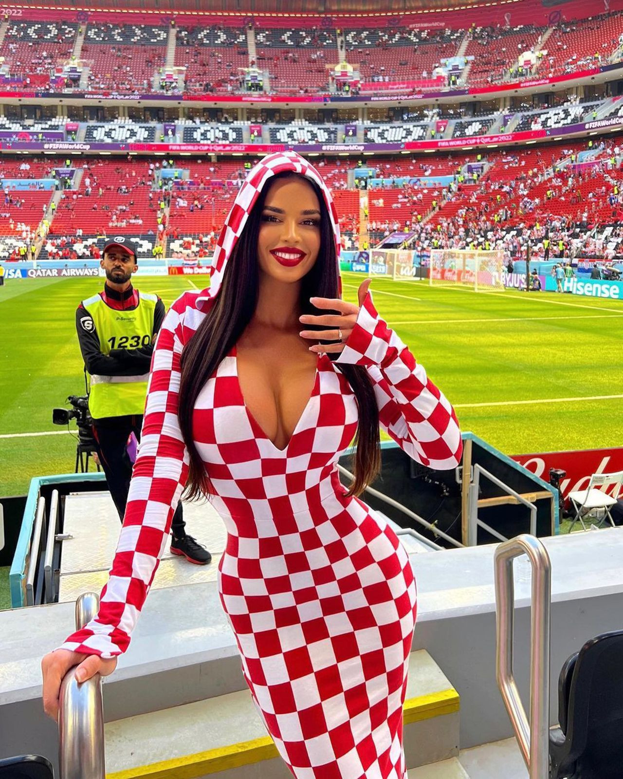 Hırvat güzelin Dünya Kupası paylaşımları ''kadına alerjisi olan'' Katarlıları kızdırdı! - Resim: 4