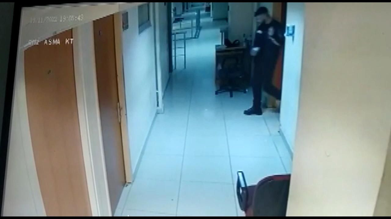 Huylu huyundan vazgeçmedi: Adliyede polisin çantasını çaldılar! - Resim: 1