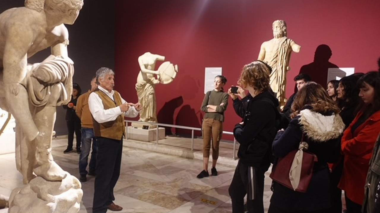 Muratpaşa'da Antik Kentlerimizi Tanıtıyoruz projesi Antalya Müzesi gezisiyle başladı