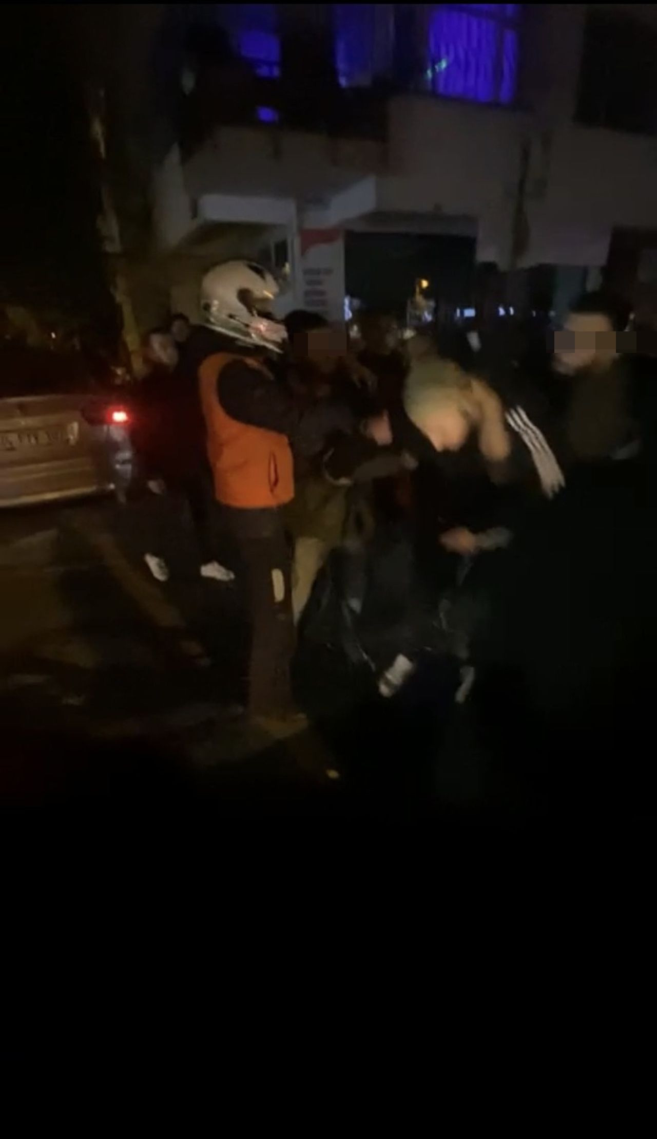 İstanbul'da trafikte yumruklu kavga! Ortalık boks ringine döndü - Resim: 2