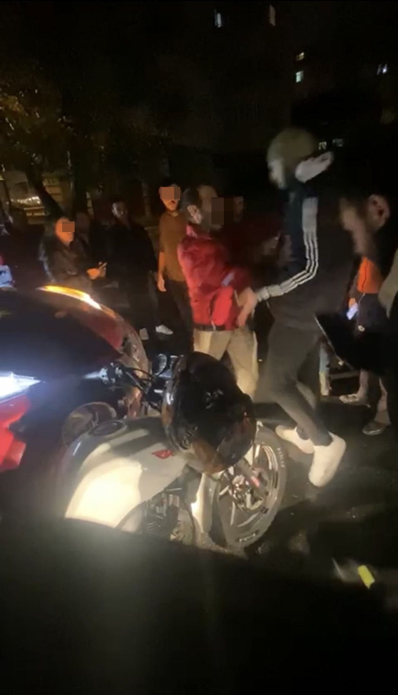 İstanbul'da trafikte yumruklu kavga! Ortalık boks ringine döndü - Resim: 4