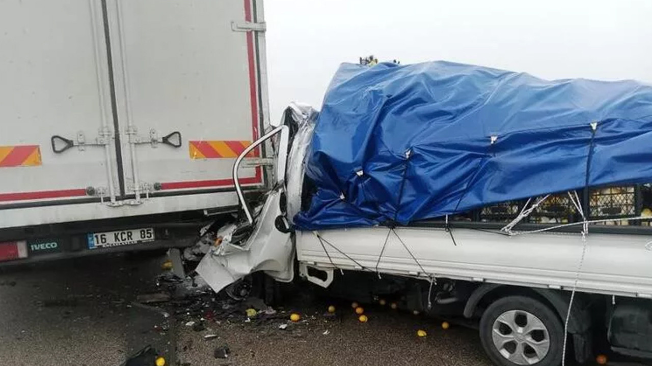 Bursa - İzmir yolu savaş alanına döndü! 20'den fazla araç birbirine girdi