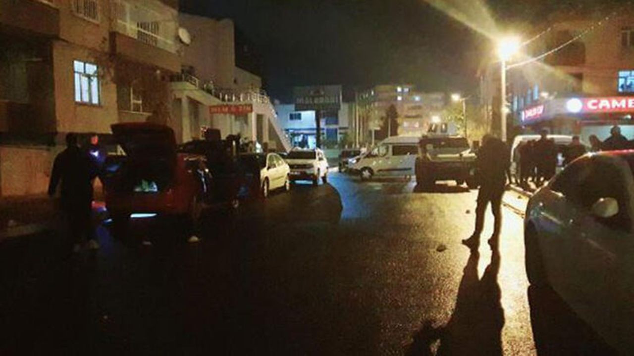 Sokak ortasında silahlar konuştu; ölü ve yaralılar var! - Resim: 1