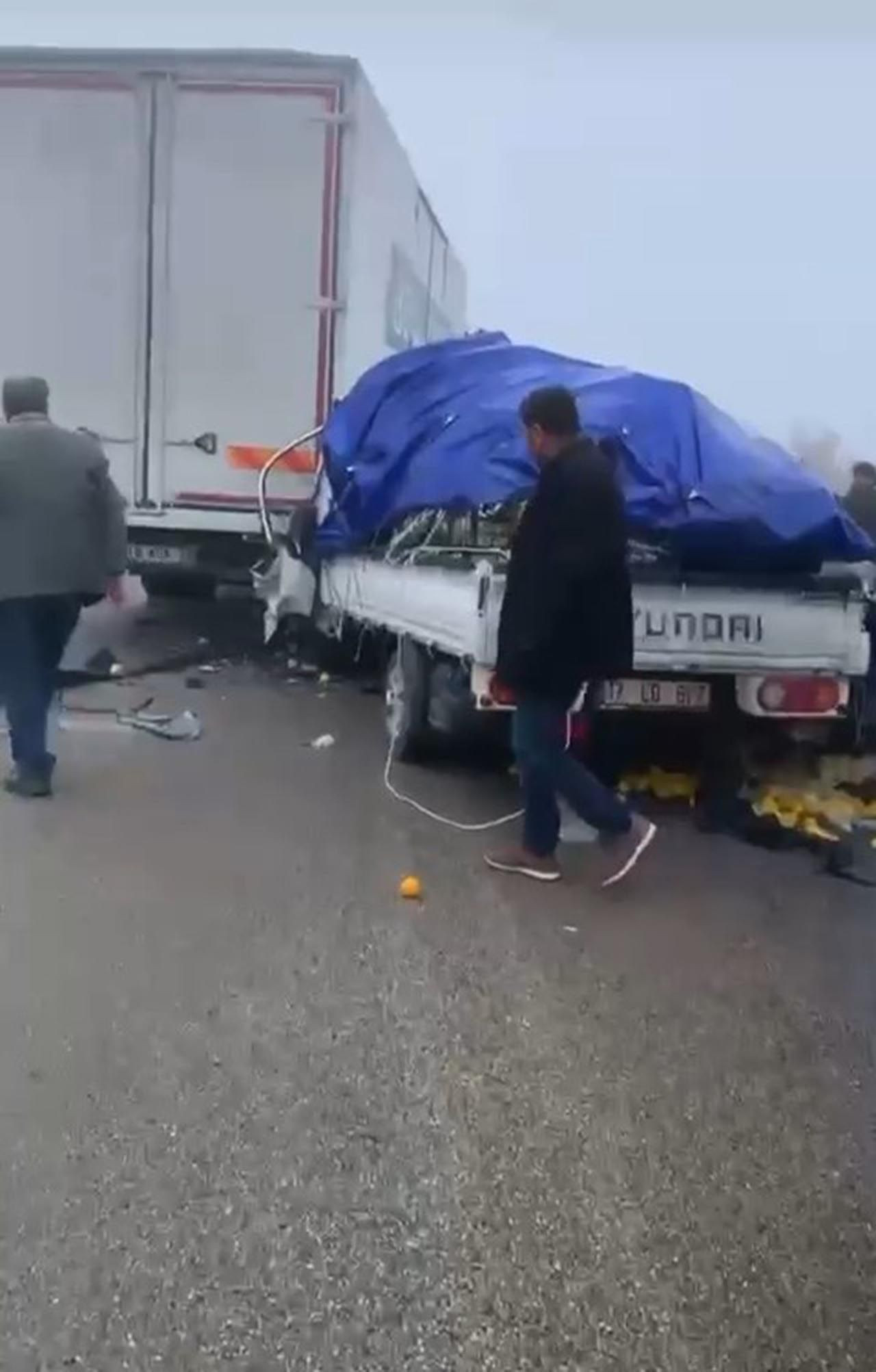 Bursa - İzmir yolu savaş alanına döndü! 20'den fazla araç birbirine girdi - Resim: 4