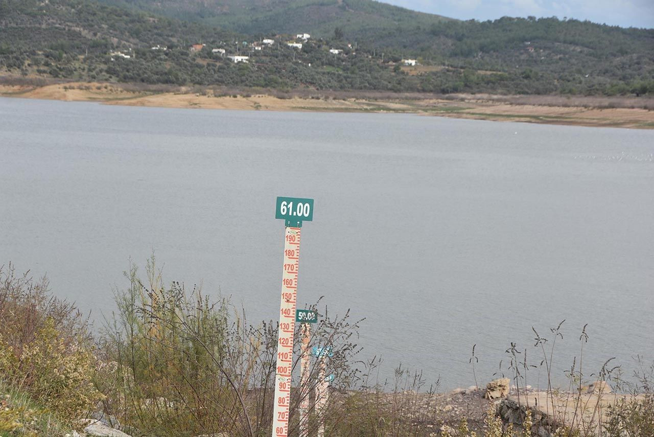 Barajlarda su seviyesi düştü; eski İzmir yolu gün yüzüne çıktı - Resim: 3