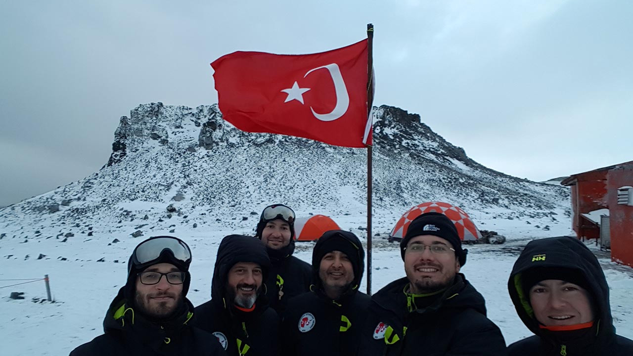 Antarktika'dan örnek toplayan Türk bilim insanları kötü haberi verdi