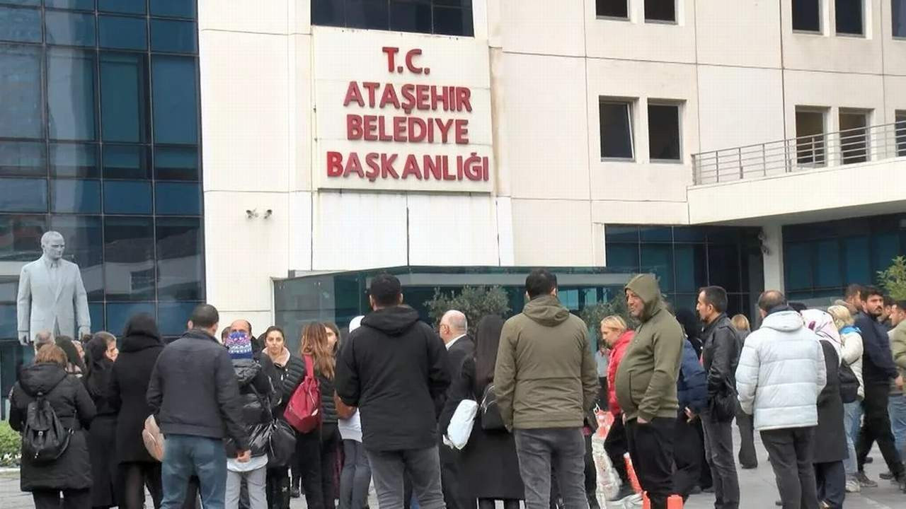 İstanbul'da belediye işçileri iş bıraktı: ''Ücretlerimizi istiyoruz''