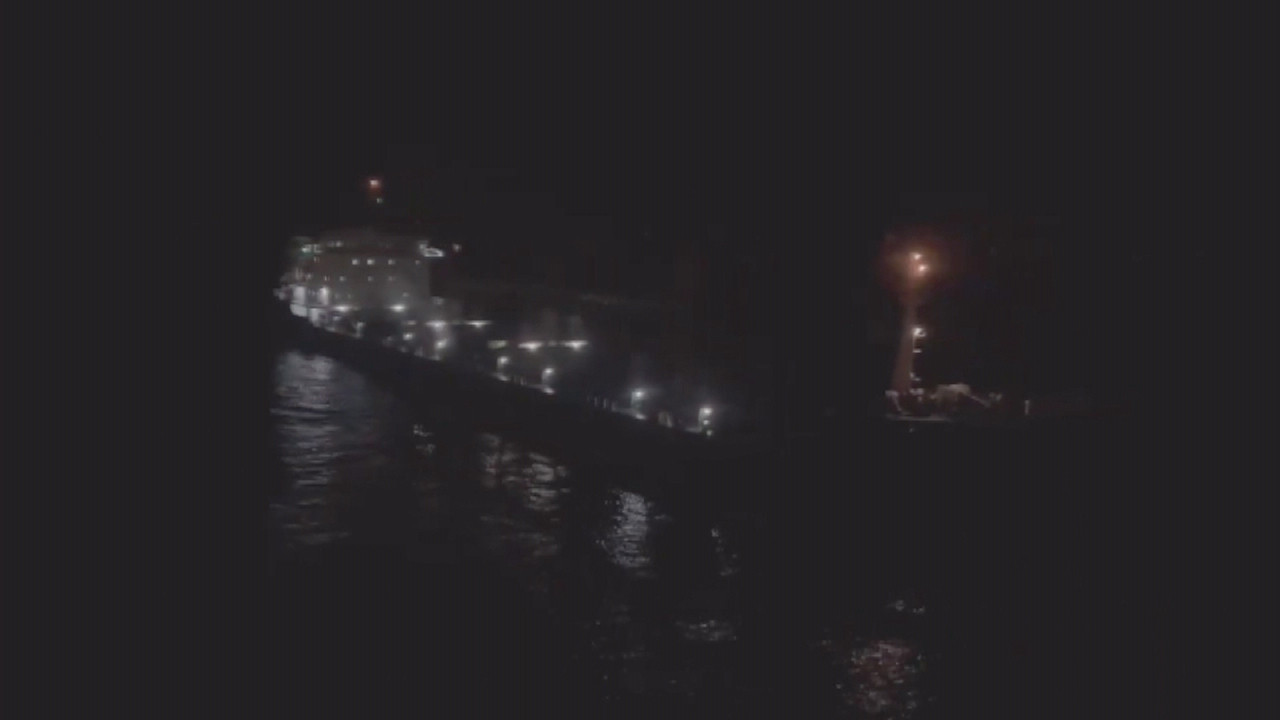 İstanbul Boğazı'nda korku dolu anlar! 2 gemi çarpıştı!