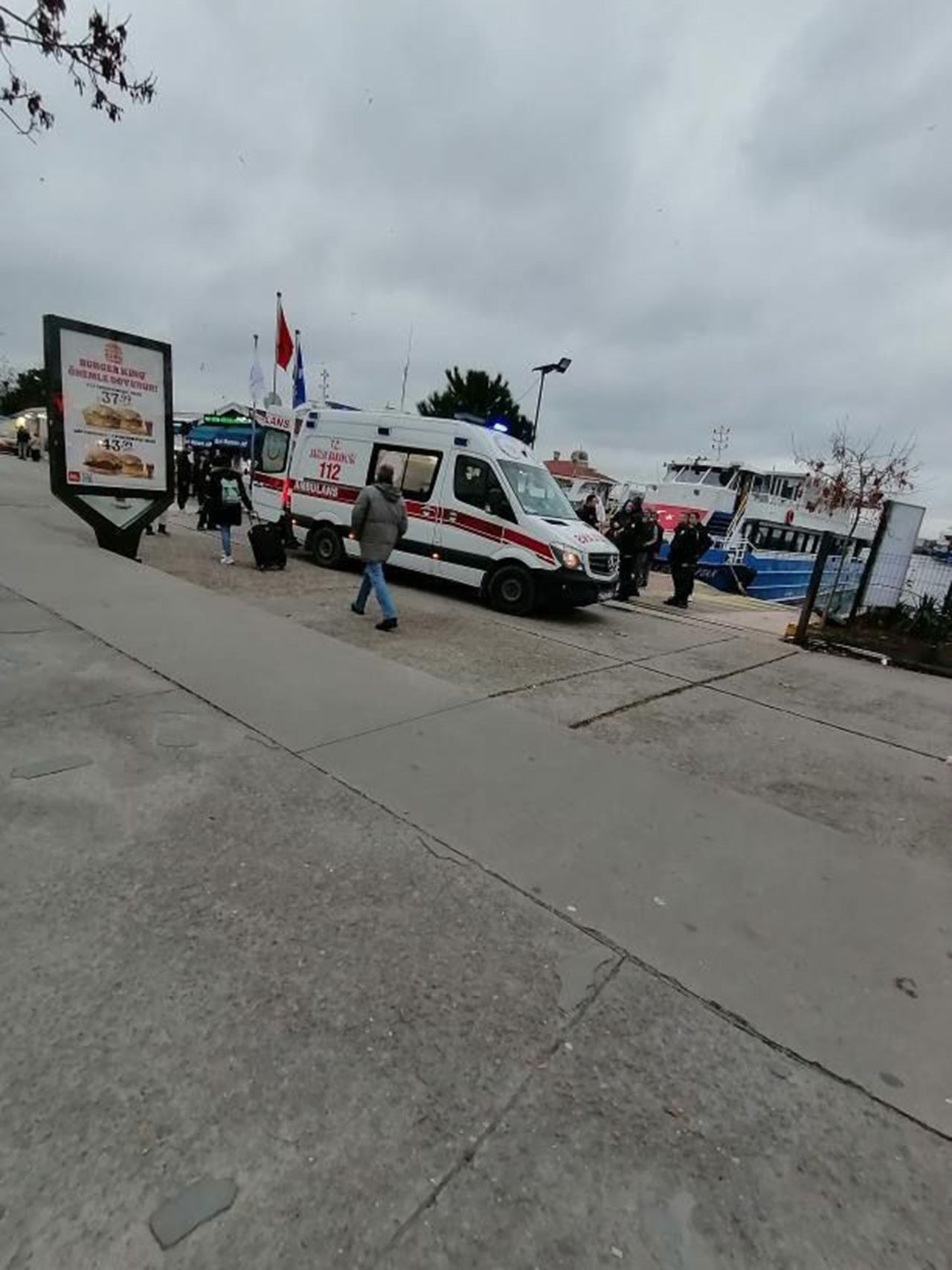 İstanbul Boğazı'nda dehşet! Vapurdan denize yolcu düştü - Resim: 3