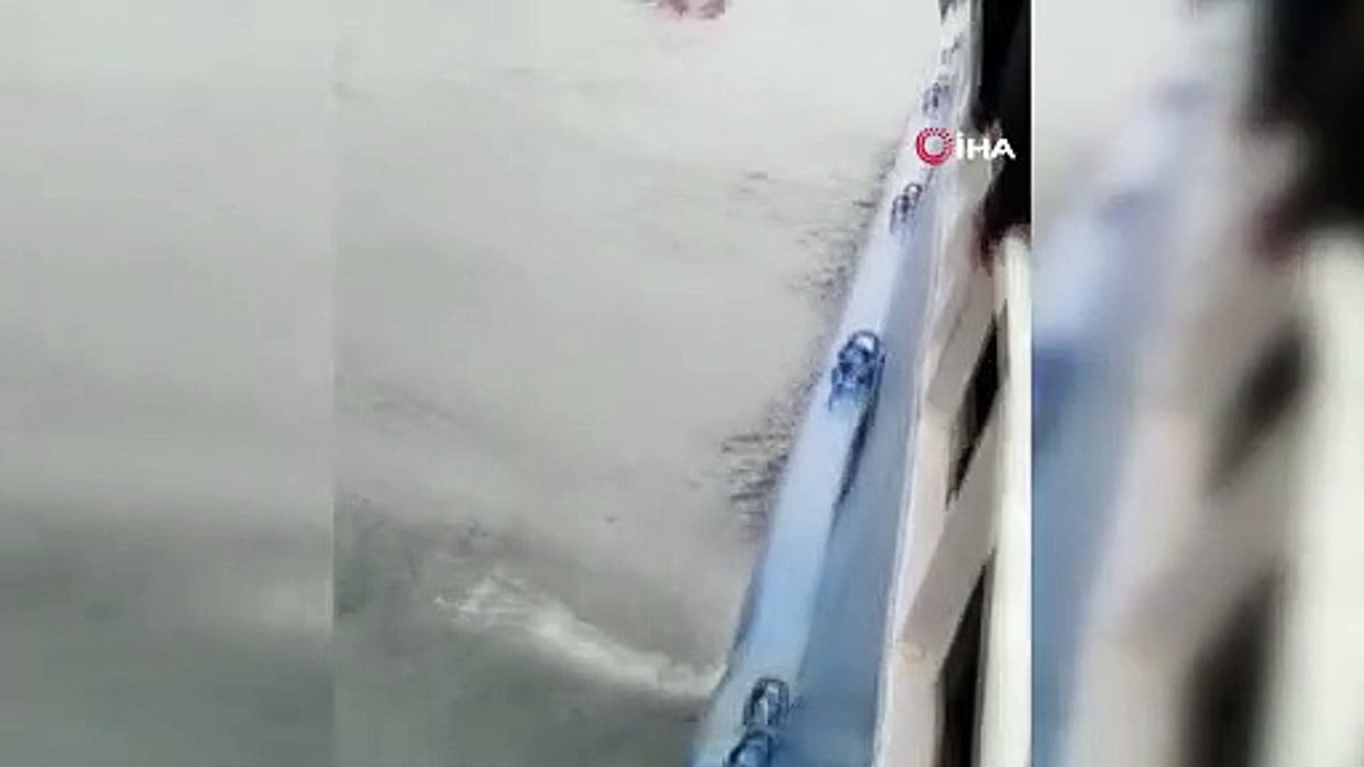 İstanbul Boğazı'nda dehşet! Vapurdan denize yolcu düştü