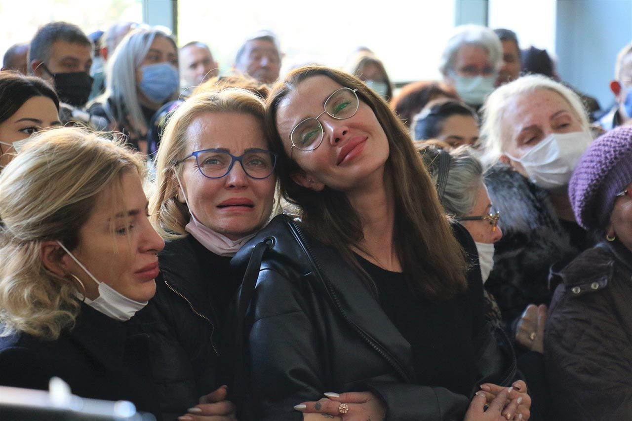 Özge Ulusoy'un acı günü! Babasına böyle veda etti - Resim: 2