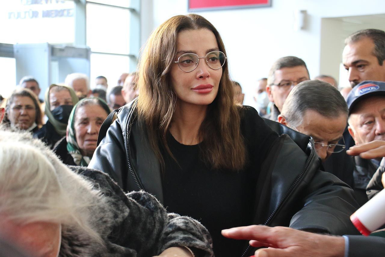 Özge Ulusoy'un acı günü! Babasına böyle veda etti - Resim: 3