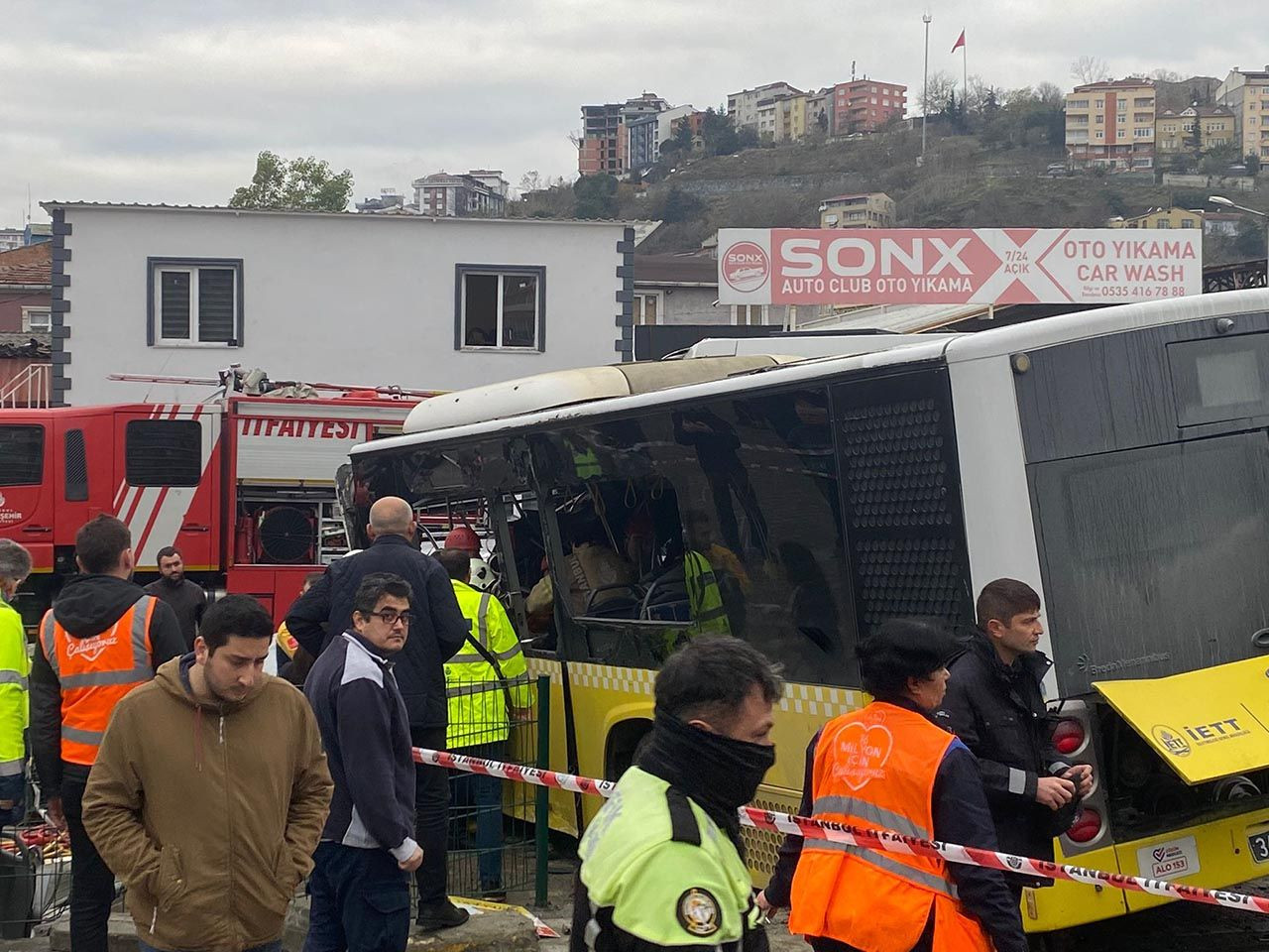 İstanbul'da tramvay ile otobüs çarpıştı: Çok sayıda yaralı var - Resim: 4