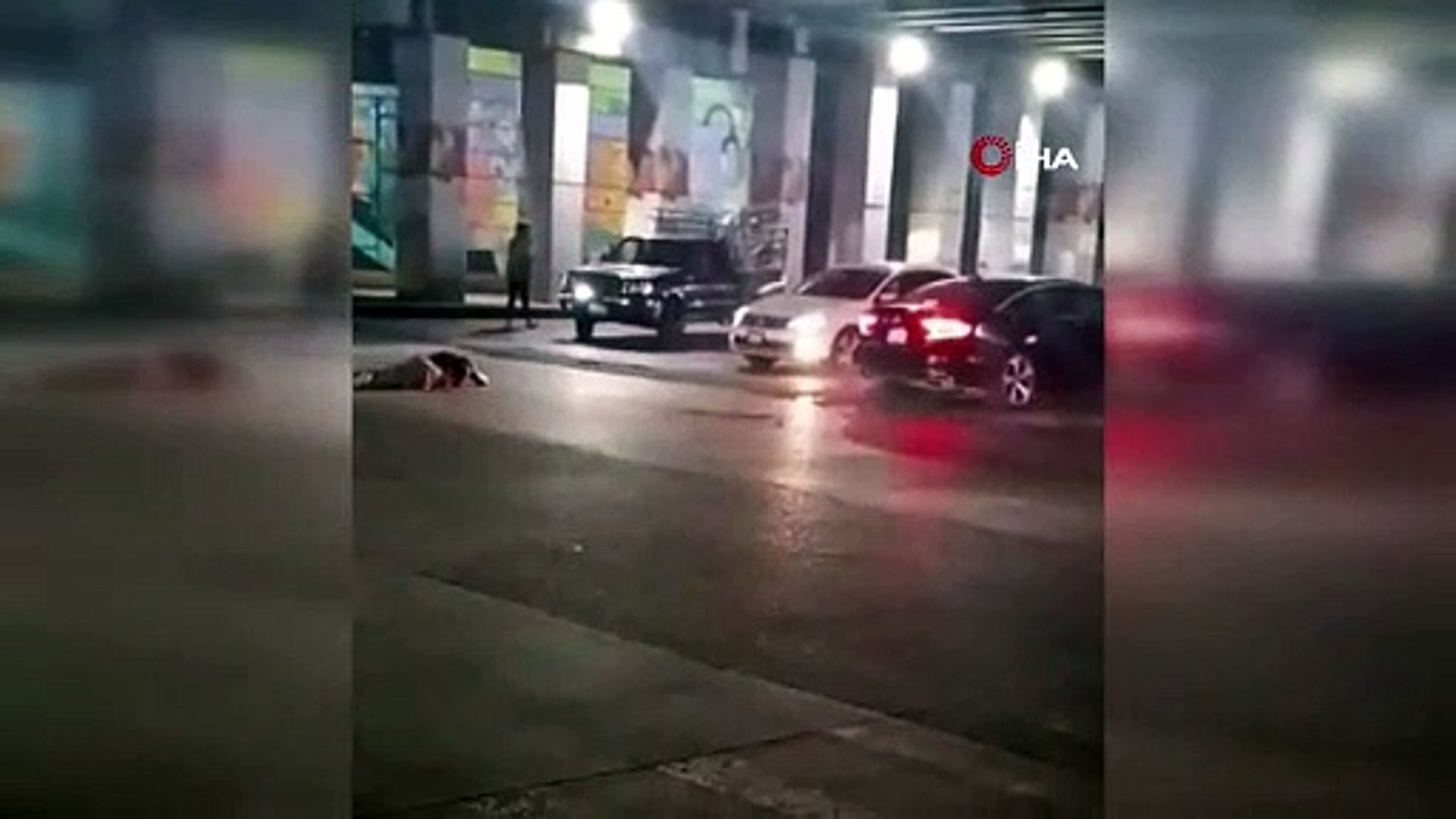 Trafikte kavga ettiği kişiye aracıyla çarptı, metrelerce öteye savurdu