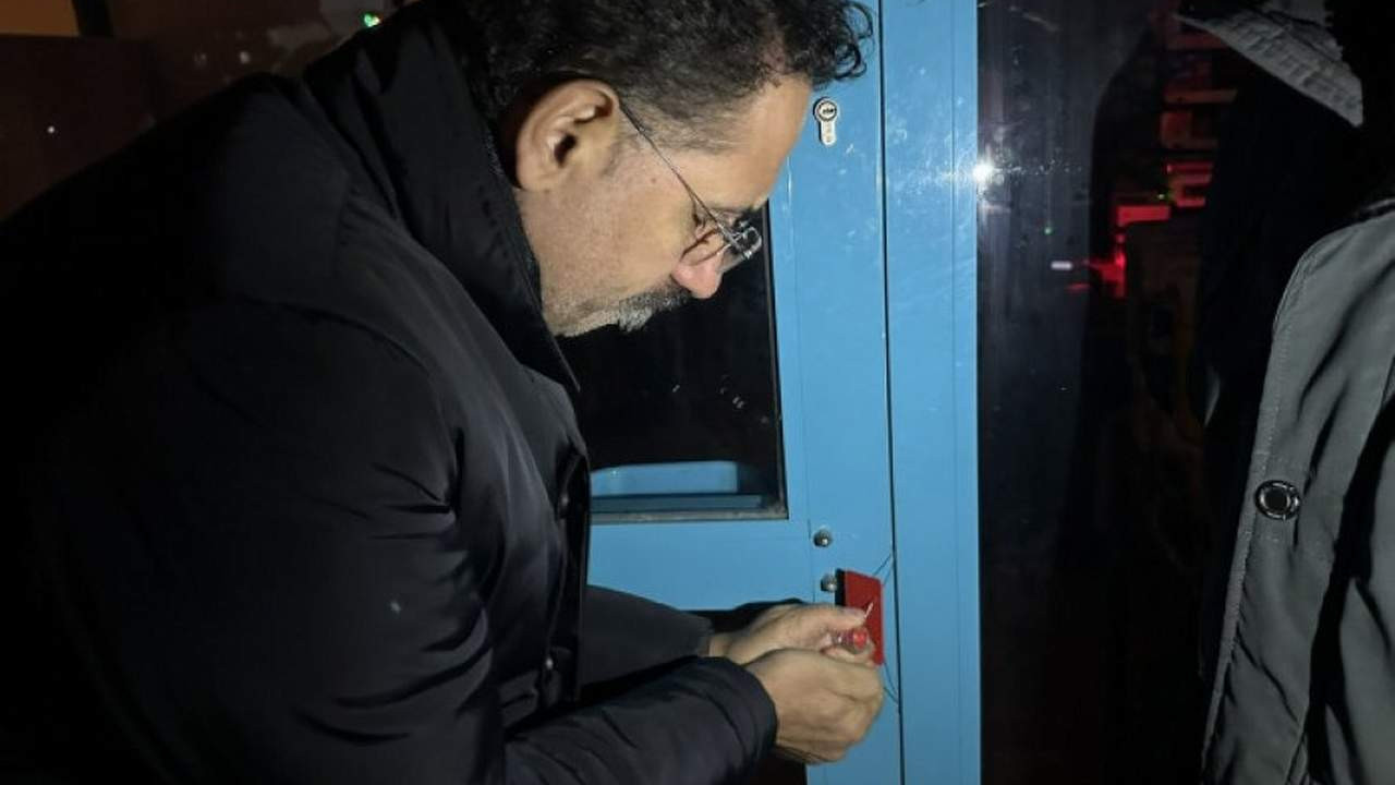 AK Partili başkan 10 zincir marketi kapattı