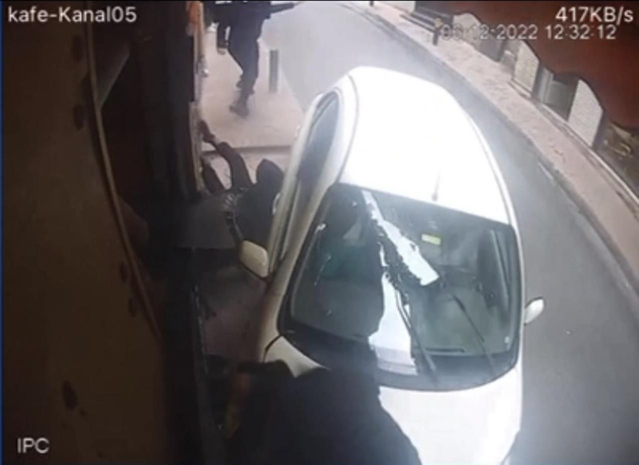 Ünlü oyuncu aracıyla yayaların arasına daldı! O anlar kamerada - Resim: 4