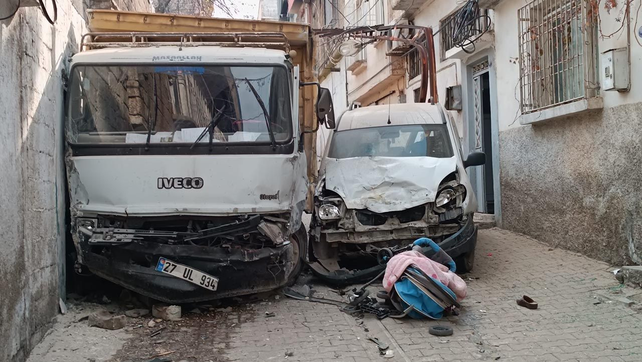 Freni boşalan kamyon dehşet saçtı: 1 ölü, 3 yaralı - Resim: 3