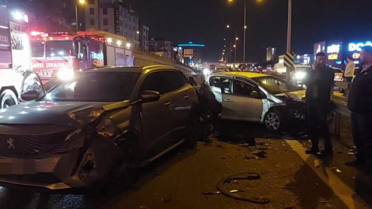 İstanbul'da çevre yolu savaş alanına döndü: Kazayı izlerken kaza yaptılar - Resim: 3