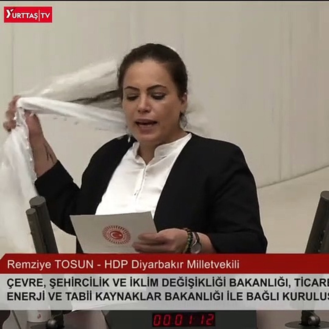 TBMM'de HDP şov sürüyor! ''Operasyonlar dursun'' deyip tülbentini attı