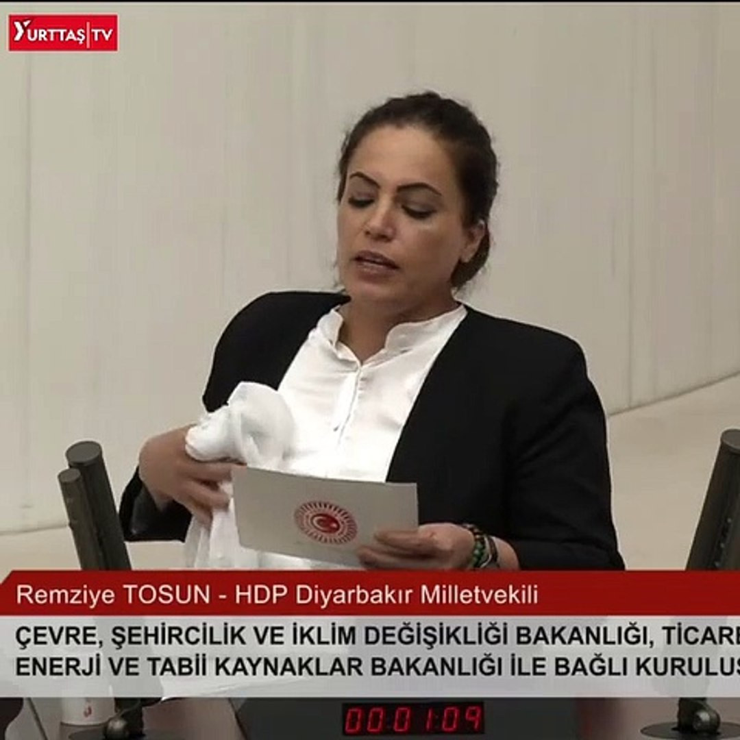 TBMM'de HDP şov sürüyor! ''Operasyonlar dursun'' deyip başörtüsünü çıkardı