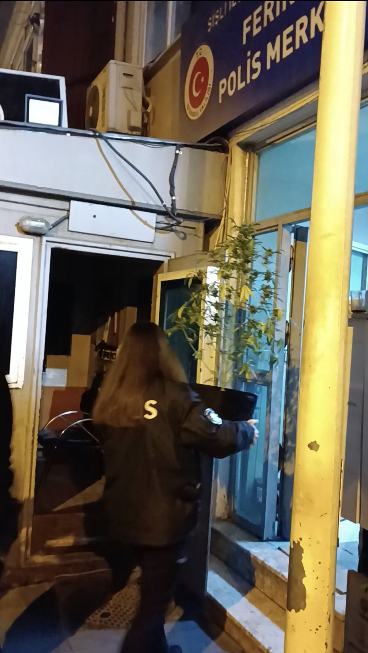 Bekçiler kokudan şüphelendi, evden çıkanlar şoke etti - Resim: 2