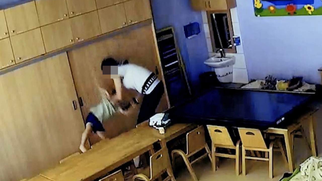 Kreşte çocuklara öğretmen şiddeti kamerada