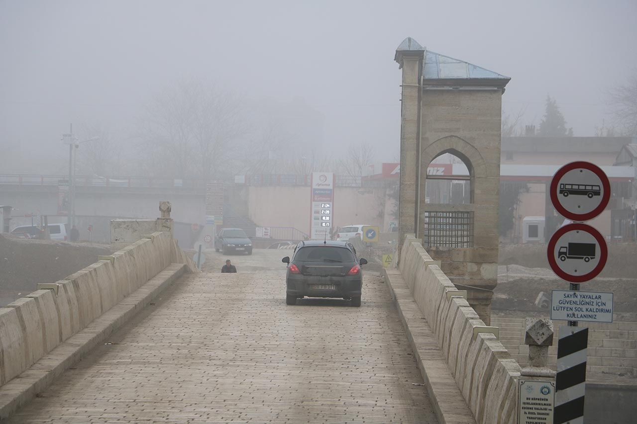 Bir şehri sis yuttu! Tarihi cami gözden kayboldu - Resim: 4