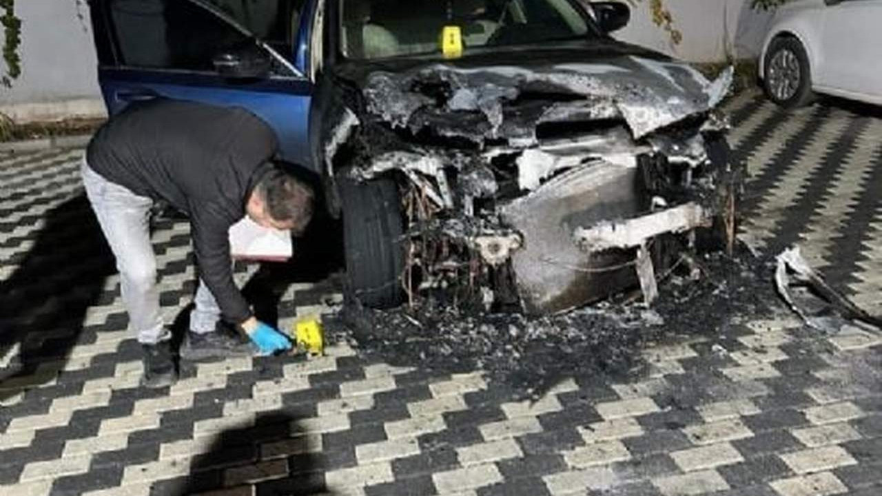 İYİ Partili ismin otomobili kundaklandı