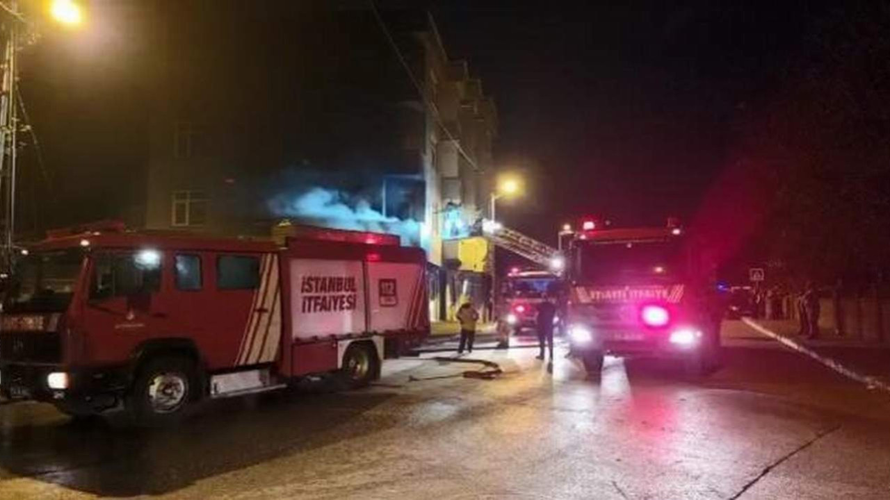 İstanbul'da imalathaneyi kundakladılar! Alevler geceyi aydınlattı