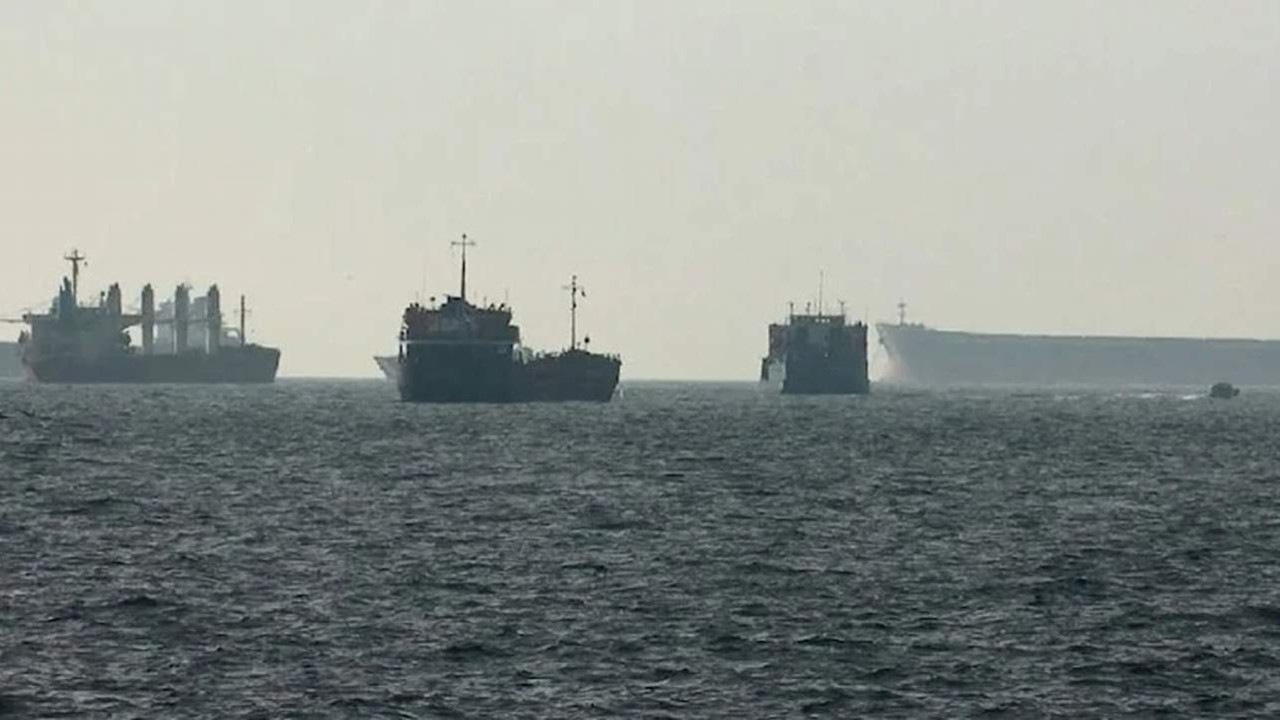 İstanbul Boğazı'nda kritik gün! O 3 tanker geçişini yaptı