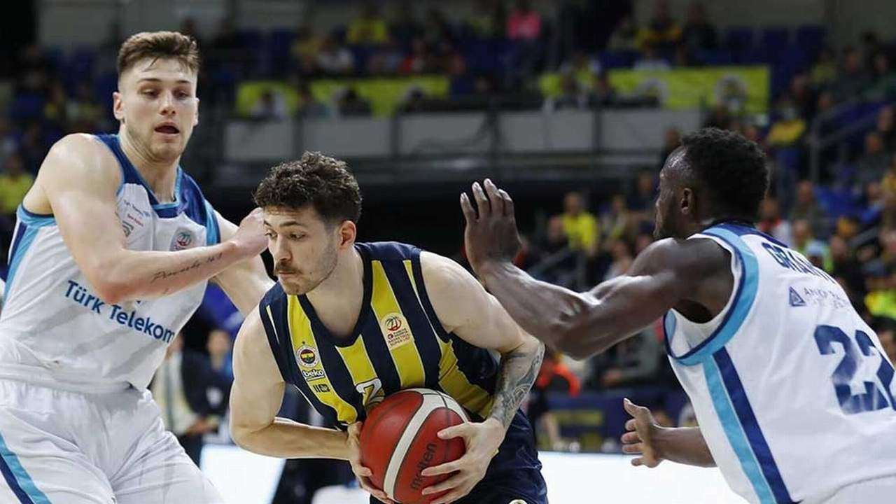 Fenerbahçe Beko ligdeki ilk yenilgisini aldı
