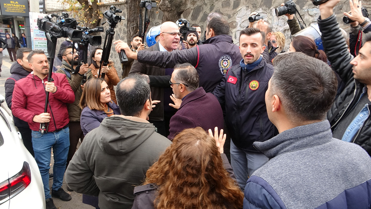 Teröriste terörist diyemeyen, Öcalan için sokağa çıkan HDP'li vekilden polise tehdit