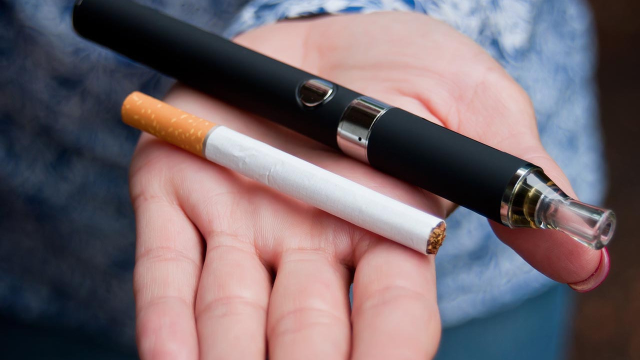 Sigarayı bırakmak için elektronik sigara içenlere kötü haber