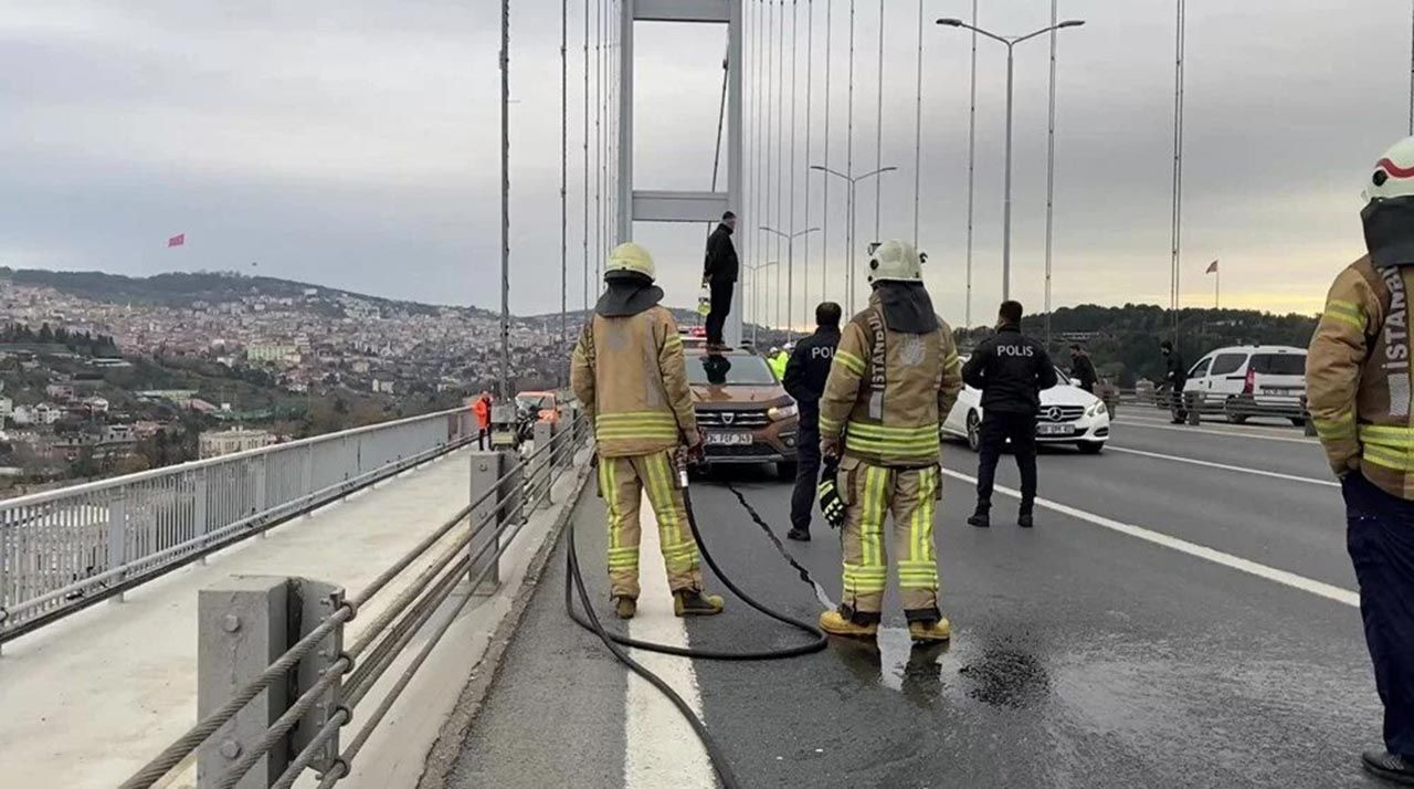 15 Temmuz Şehitler Köprüsü'nde benzinle intihar girişimi - Resim: 2