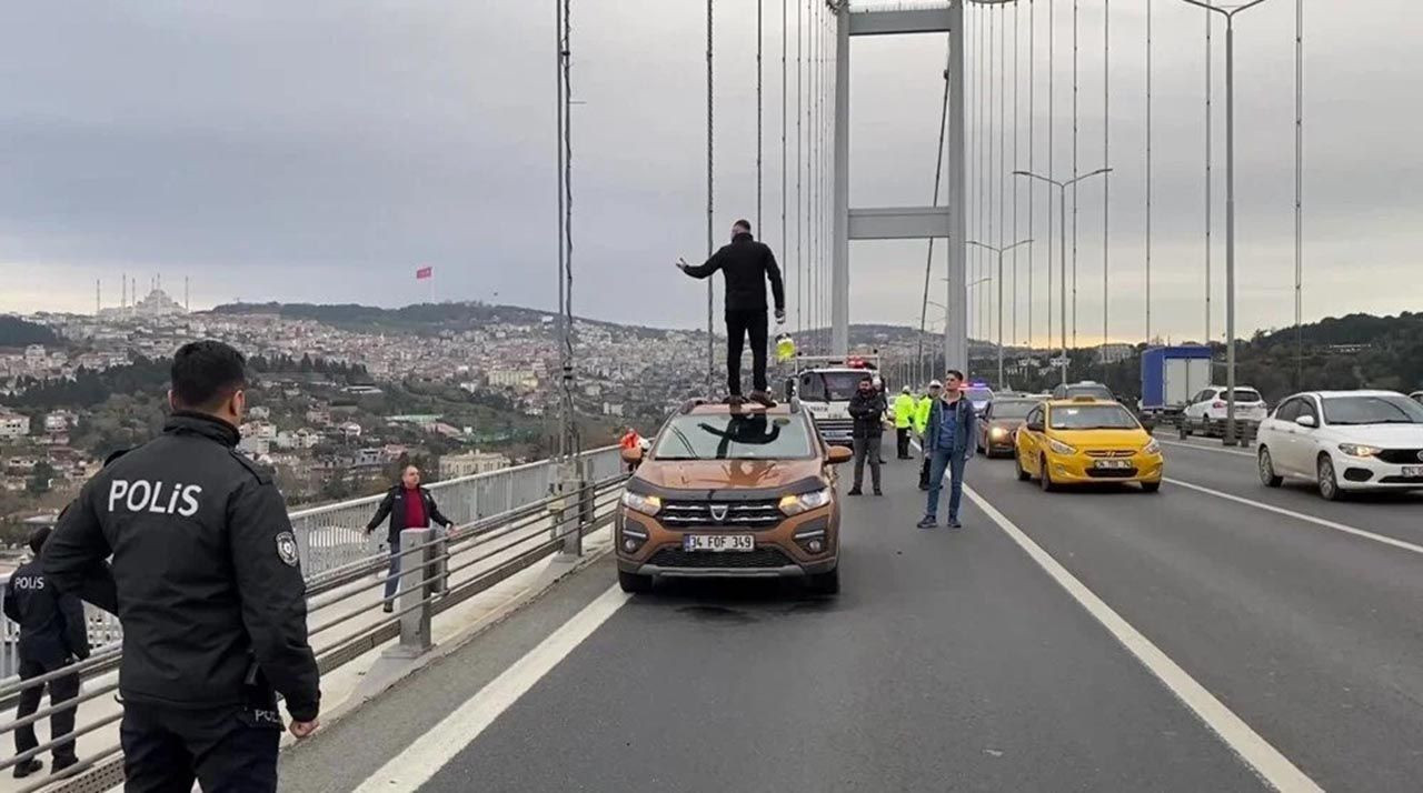 15 Temmuz Şehitler Köprüsü'nde benzinle intihar girişimi - Resim: 4