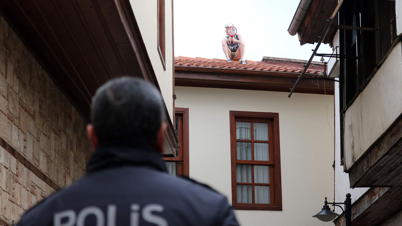 Antalya'da ''kaçak turist'' operasyonu! Otelin çatısında böyle yakalandı
