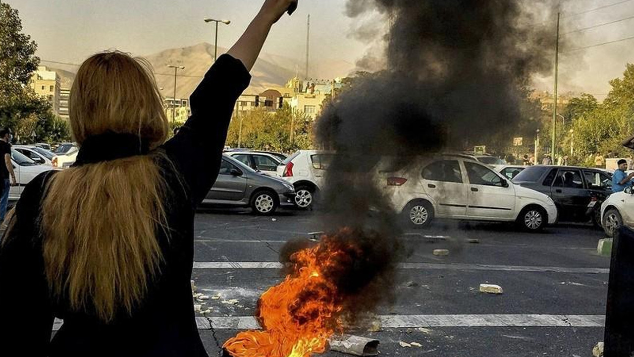 İran'da sokaklar yine yangın yeri!