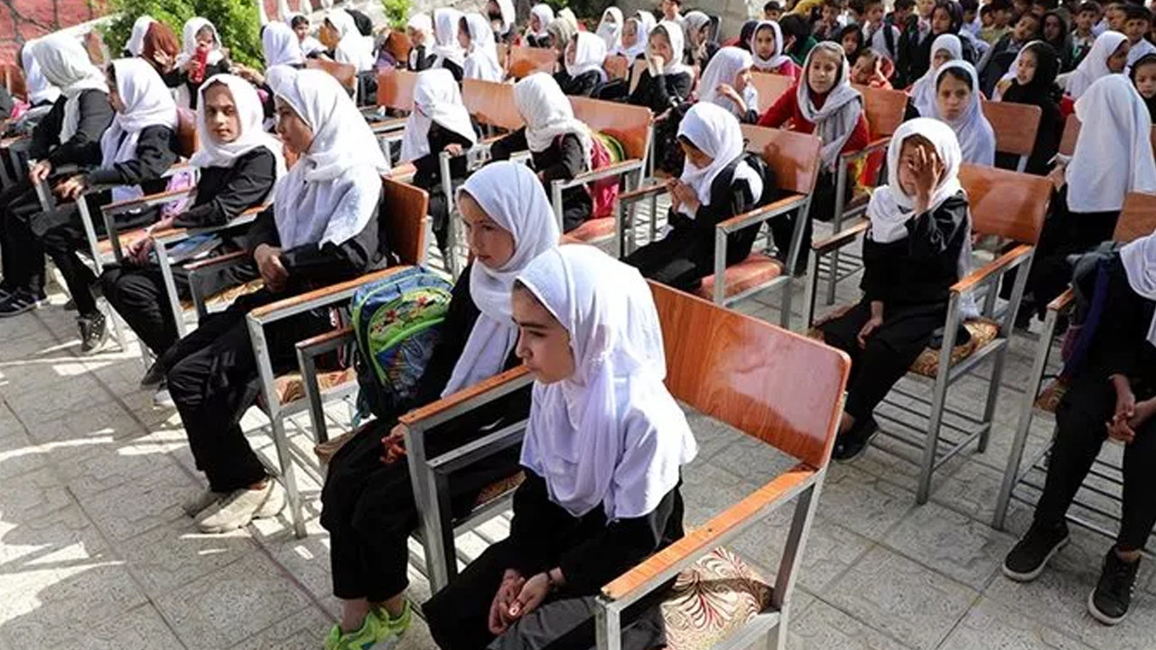 Taliban'dan kız öğrencilere üniversite yasağı