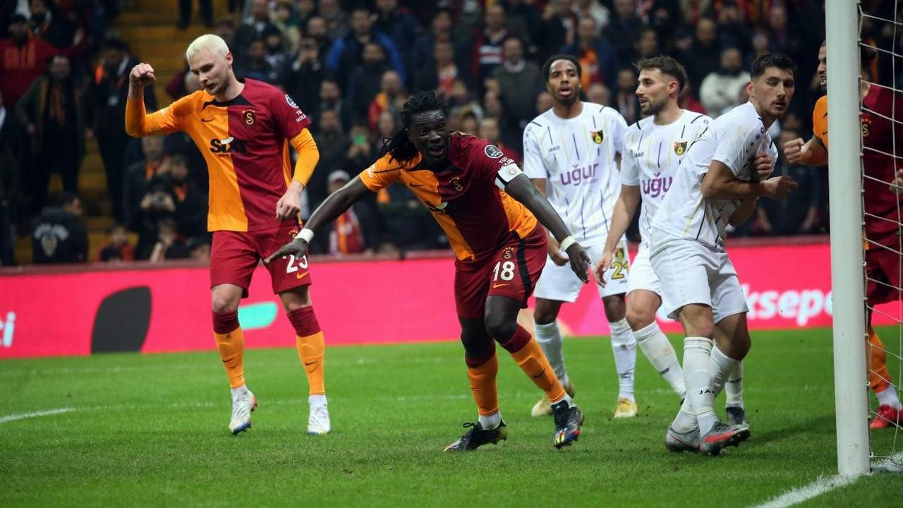 Galatasaray yendi, Süper Lig'te liderlik el değiştirdi
