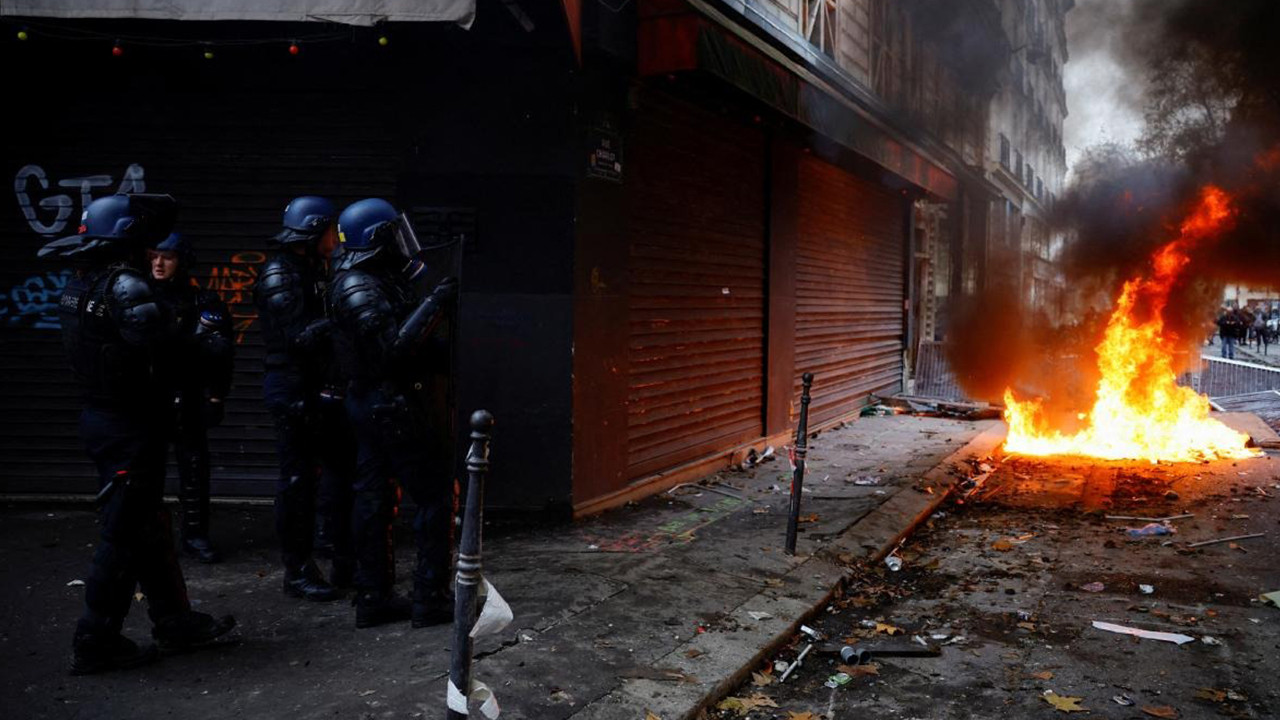 Paris yanıyor: Sokaklar savaş alanına döndü