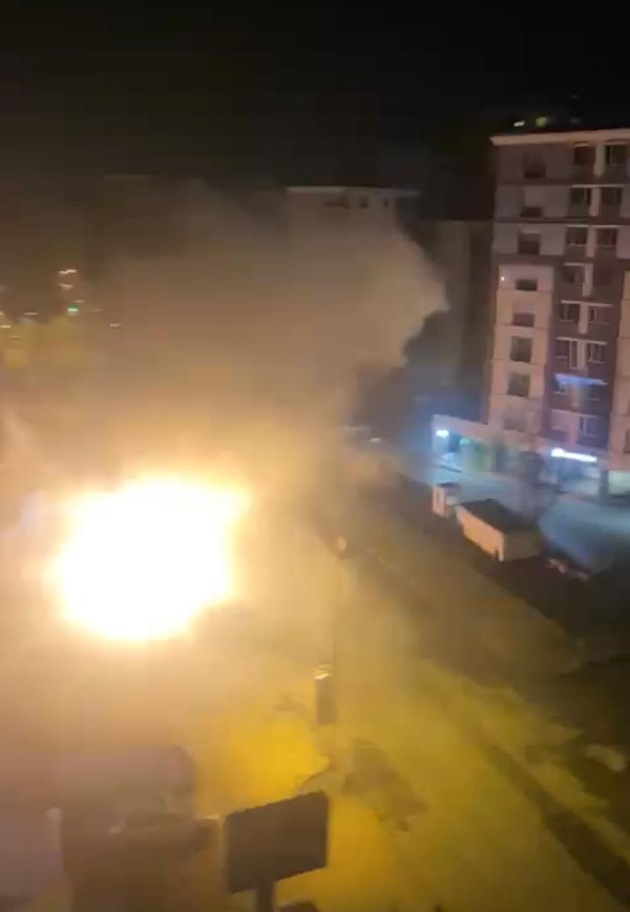 Kadıköy'de korkutan patlama: Yer altı kabloları alev aldı - Resim: 4