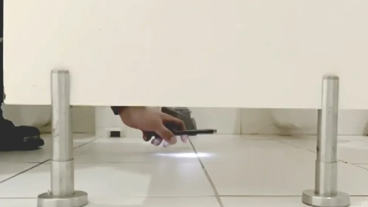 Yok böyle sapıklık! AVM'nin kadınlar tuvaletinde yaşandı