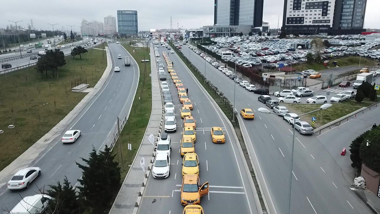 İstanbul'da ''taksimetre'' kuyruğu