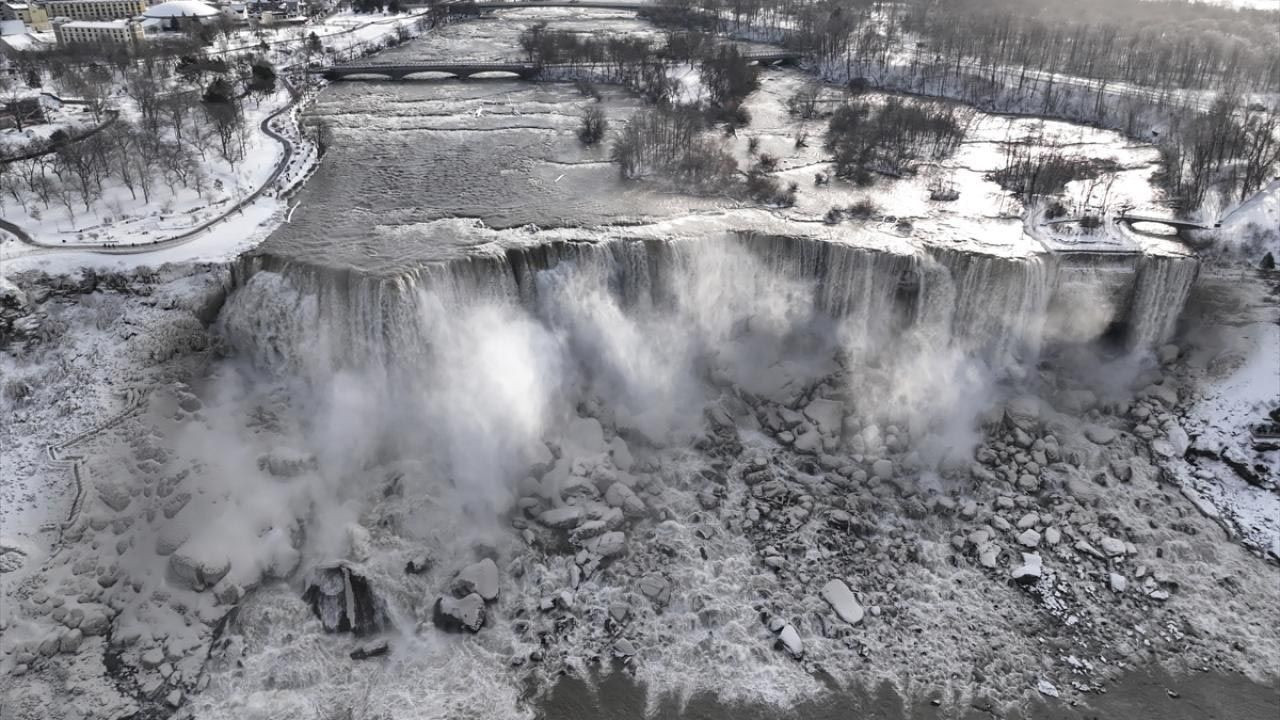 Beyaz kabustan inanılmaz görüntüler: Niagara Şelalesi dondu! - Resim: 3